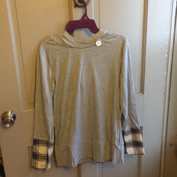 Tops - Final price!!! Gray shirt